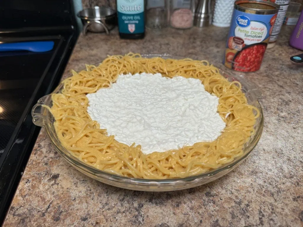 Cottage cheese in spaghetti crust