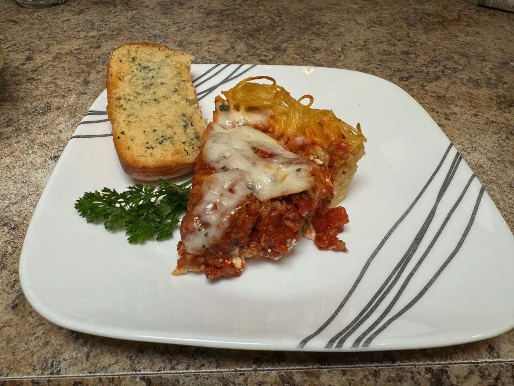 Spaghetti Pie with garlic bread